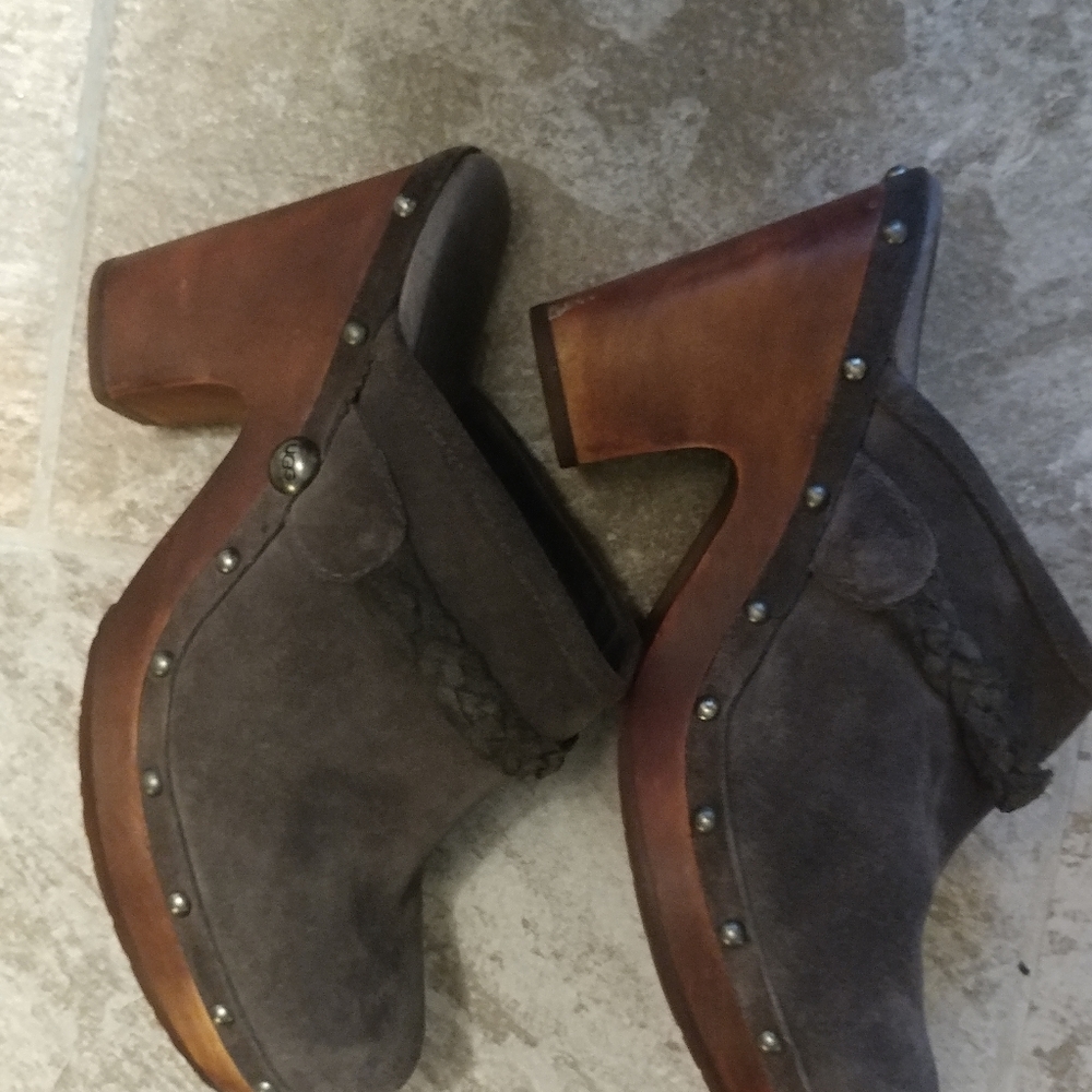 UGG Clogs - Picture 2 of 4